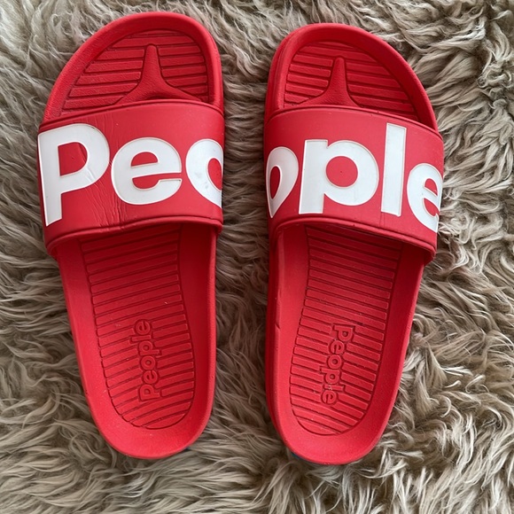 NWOB PEOPLE red slip-on lightweight slides Sandals size 7 - Picture 3 of 5